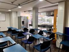 cocina cuatro pupitres